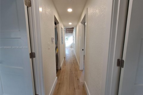 House in Fort Lauderdale, Florida 4 bedrooms, 134.52 sq.m. № 2024383 - photo 14