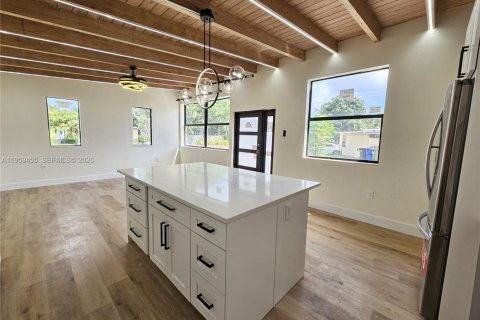 House in Fort Lauderdale, Florida 4 bedrooms, 134.52 sq.m. № 2024383 - photo 11