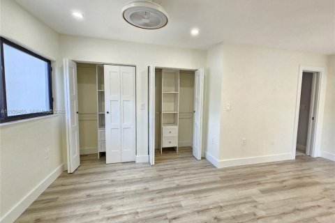 House in Fort Lauderdale, Florida 4 bedrooms, 134.52 sq.m. № 2024383 - photo 29