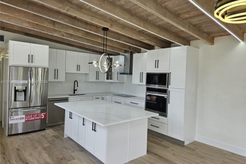 House in Fort Lauderdale, Florida 4 bedrooms, 134.52 sq.m. № 2024383 - photo 7