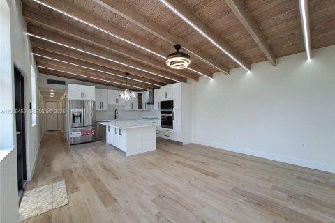 House in Fort Lauderdale, Florida 4 bedrooms, 134.52 sq.m. № 2024383 - photo 12