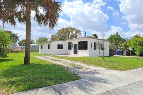 House in Fort Lauderdale, Florida 4 bedrooms, 134.52 sq.m. № 2024383 - photo 3