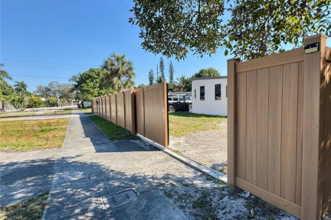 House in Fort Lauderdale, Florida 4 bedrooms, 134.52 sq.m. № 2024383 - photo 5