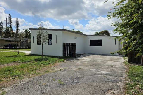 House in Fort Lauderdale, Florida 4 bedrooms, 134.52 sq.m. № 2024383 - photo 26