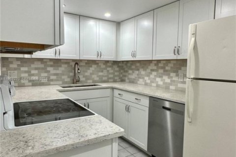 Снять в аренду кондоминиум в Дирфилд-Бич, Флорида 2 спальни, 112.04м2, № 2030295 - фото 4