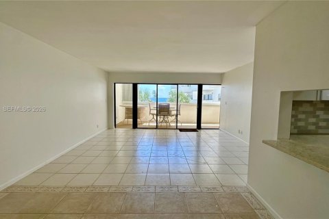 Снять в аренду кондоминиум в Дирфилд-Бич, Флорида 2 спальни, 112.04м2, № 2030295 - фото 2