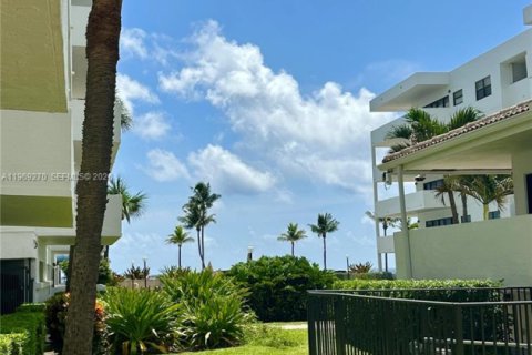 Снять в аренду кондоминиум в Дирфилд-Бич, Флорида 2 спальни, 112.04м2, № 2030295 - фото 23