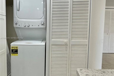 Снять в аренду кондоминиум в Дирфилд-Бич, Флорида 2 спальни, 112.04м2, № 2030295 - фото 8