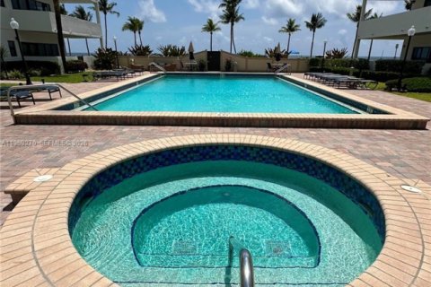 Снять в аренду кондоминиум в Дирфилд-Бич, Флорида 2 спальни, 112.04м2, № 2030295 - фото 26