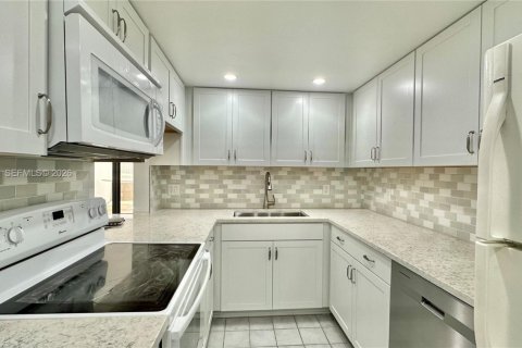 Снять в аренду кондоминиум в Дирфилд-Бич, Флорида 2 спальни, 112.04м2, № 2030295 - фото 5