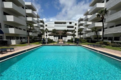 Снять в аренду кондоминиум в Дирфилд-Бич, Флорида 2 спальни, 112.04м2, № 2030295 - фото 24