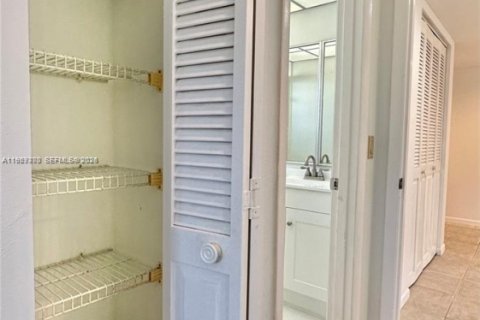 Снять в аренду кондоминиум в Дирфилд-Бич, Флорида 2 спальни, 112.04м2, № 2030295 - фото 13