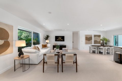 Casa en venta en Miami, Florida, 5 dormitorios, 256.04 m2 № 2056616 - foto 9