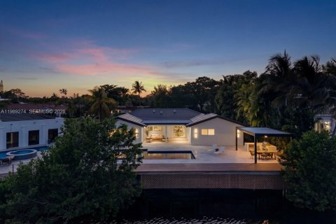 Casa en venta en Miami, Florida, 5 dormitorios, 256.04 m2 № 2056616 - foto 2