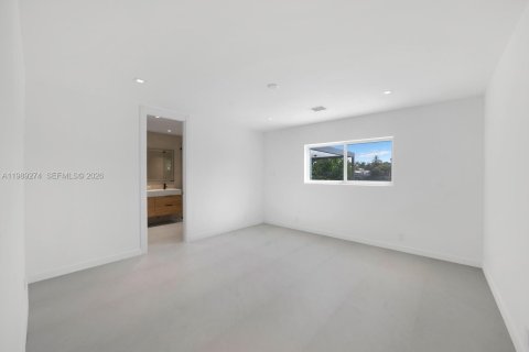 Casa en venta en Miami, Florida, 5 dormitorios, 256.04 m2 № 2056616 - foto 25