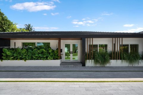 Casa en venta en Miami, Florida, 5 dormitorios, 256.04 m2 № 2056616 - foto 7