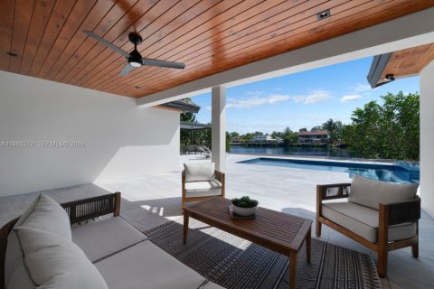 Casa en venta en Miami, Florida, 5 dormitorios, 256.04 m2 № 2056616 - foto 16