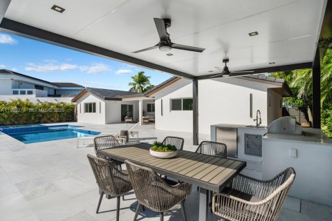 Casa en venta en Miami, Florida, 5 dormitorios, 256.04 m2 № 2056616 - foto 18