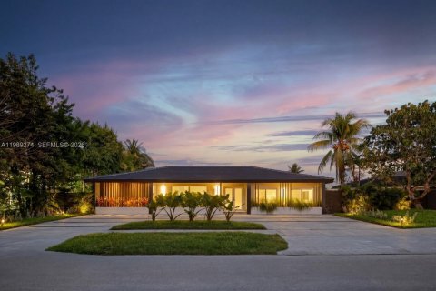 Casa en venta en Miami, Florida, 5 dormitorios, 256.04 m2 № 2056616 - foto 6