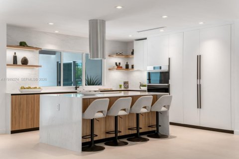 Casa en venta en Miami, Florida, 5 dormitorios, 256.04 m2 № 2056616 - foto 12
