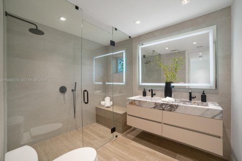 Casa en venta en Miami, Florida, 5 dormitorios, 256.04 m2 № 2056616 - foto 21