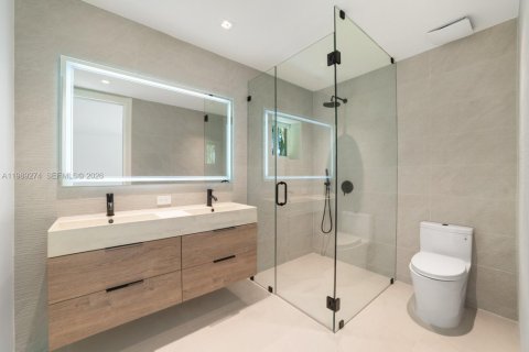 Casa en venta en Miami, Florida, 5 dormitorios, 256.04 m2 № 2056616 - foto 27