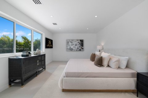 Casa en venta en Miami, Florida, 5 dormitorios, 256.04 m2 № 2056616 - foto 20