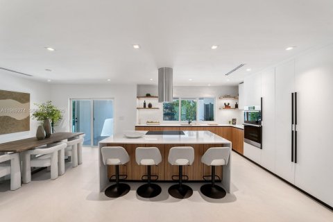Casa en venta en Miami, Florida, 5 dormitorios, 256.04 m2 № 2056616 - foto 11
