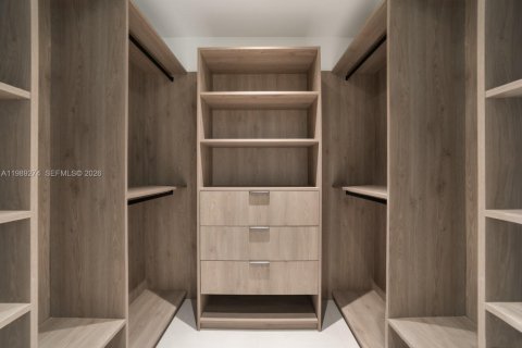 Casa en venta en Miami, Florida, 5 dormitorios, 256.04 m2 № 2056616 - foto 22