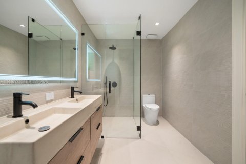 Casa en venta en Miami, Florida, 5 dormitorios, 256.04 m2 № 2056616 - foto 26