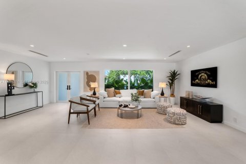 Casa en venta en Miami, Florida, 5 dormitorios, 256.04 m2 № 2056616 - foto 8