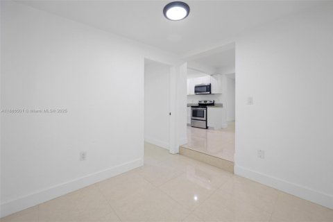 Villa ou maison à louer à Miami Shores, Floride: 3 chambres № 1933318 - photo 7