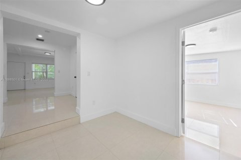 Villa ou maison à louer à Miami Shores, Floride: 3 chambres № 1933318 - photo 13