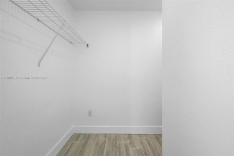 Villa ou maison à louer à Miami Shores, Floride: 3 chambres № 1933318 - photo 23