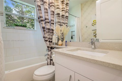House in Port St. Lucie, Florida 2 bedrooms, 159.42 sq.m. № 2069804 - photo 23