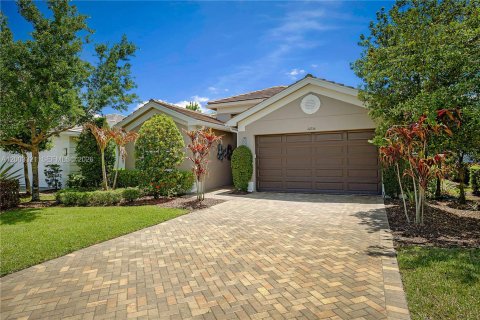 House in Port St. Lucie, Florida 2 bedrooms, 159.42 sq.m. № 2069804 - photo 4