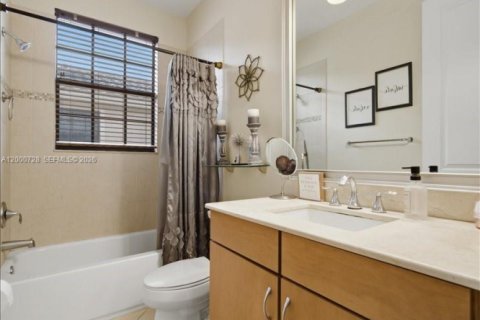 Adosado en venta en Plantation, Florida, 3 dormitorios, 185.06 m2 № 2065297 - foto 20