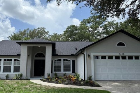 House in Ocoee, Florida 5 bedrooms, 189.43 sq.m. № 1775688 - photo 1