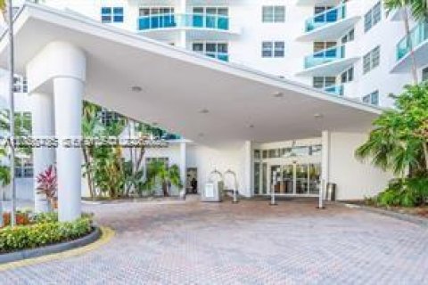 Condo à Hollywood, Floride, 1 chambre  № 2155954