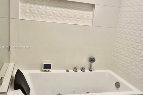 Copropriété à louer à Hollywood, Floride: 1 chambre, 103.4 m2 № 2155954 - photo 14
