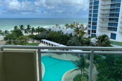 Copropriété à louer à Hollywood, Floride: 1 chambre, 103.4 m2 № 2155954 - photo 3