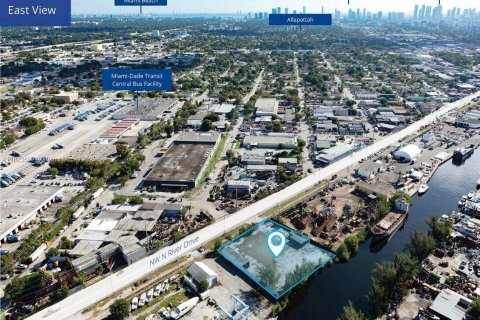 Propiedad comercial en venta en Miami, Florida № 1937946 - foto 8