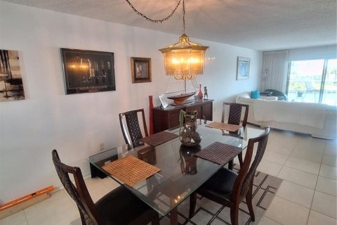 Copropriété à vendre à Saint Petersburg, Floride: 2 chambres, 103.12 m2 № 1838808 - photo 17