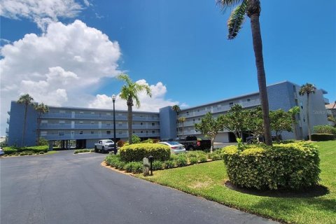 Copropriété à vendre à Saint Petersburg, Floride: 2 chambres, 103.12 m2 № 1838808 - photo 2
