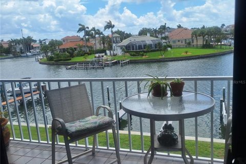 Copropriété à vendre à Saint Petersburg, Floride: 2 chambres, 103.12 m2 № 1838808 - photo 1