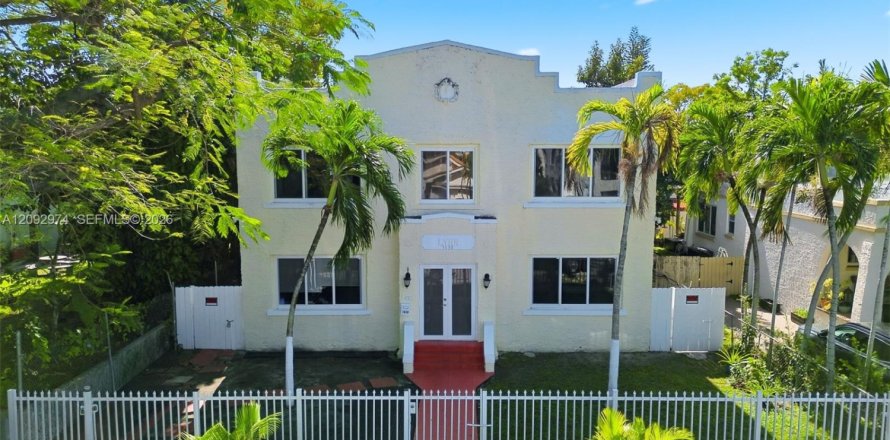 Villa ou maison à Miami, Floride 1 chambre, 576.64 m2 № 2378475