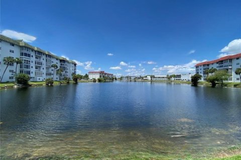 Condo in Lauderhill, Florida, 2 bedrooms  № 2261235 - photo 10