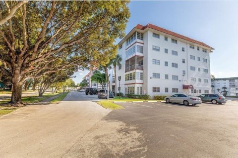 Condo in Lauderhill, Florida, 2 bedrooms  № 2261235 - photo 3