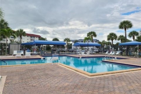 Condo in Lauderhill, Florida, 2 bedrooms  № 2261235 - photo 12