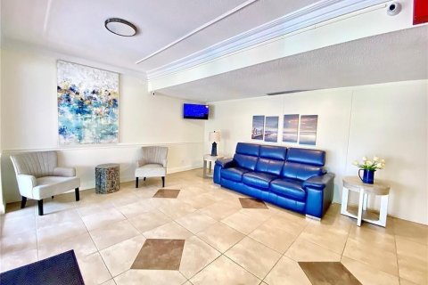Condo in Lauderhill, Florida, 2 bedrooms  № 2261235 - photo 2